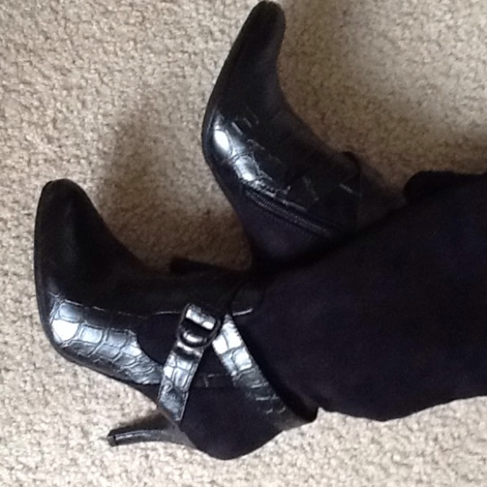 Boots - Picture 2 of 2